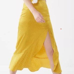 URBAN OUTFITTERS - YELLOW SATIN SKIRT